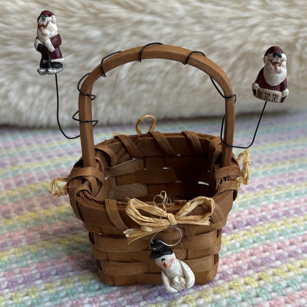 Vintage Festive Woven Wicker Small Basket with Santa & Snowman Accents Holiday !